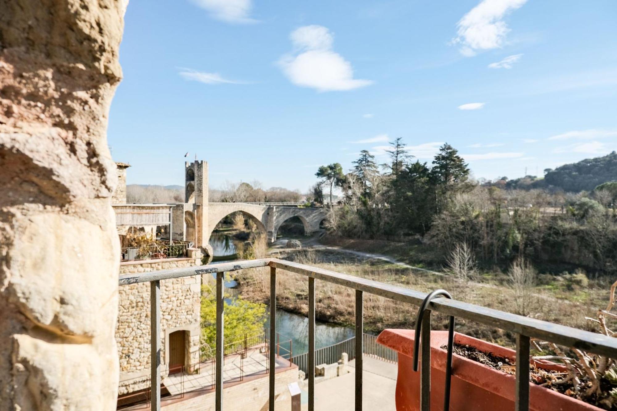 10 Del Pont Alojamiento Con Vistas Panoramicas Besalu Bagian luar foto